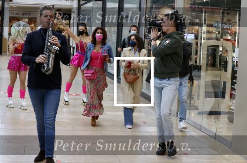 Amstelveen 27 mei 2021
Opening Yoyo tea bar van Rachel Hazes in winkelcentrum Amstelveen.
Andre Hazes zijn vriendinSarah v Soelen en haar ouders zijn ook aanwezig. rachel met Rosanna Kluivert en Nino Wilkes