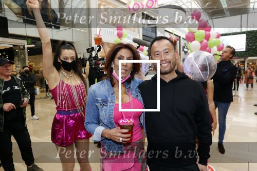 Amstelveen 27 mei 2021
Opening Yoyo tea bar van Rachel Hazes in winkelcentrum Amstelveen.
Andre Hazes zijn vriendinSarah v Soelen en haar ouders zijn ook aanwezig. Wi van yoyo