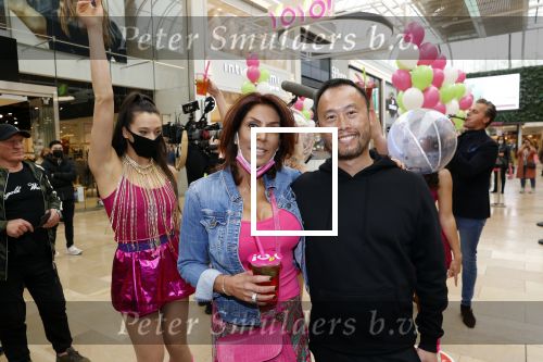 Amstelveen 27 mei 2021
Opening Yoyo tea bar van Rachel Hazes in winkelcentrum Amstelveen.
Andre Hazes zijn vriendinSarah v Soelen en haar ouders zijn ook aanwezig. Wi van yoyo