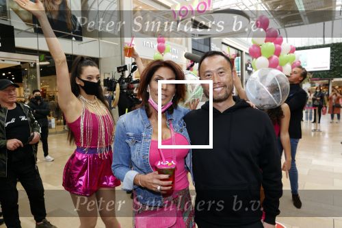 Amstelveen 27 mei 2021
Opening Yoyo tea bar van Rachel Hazes in winkelcentrum Amstelveen.
Andre Hazes zijn vriendinSarah v Soelen en haar ouders zijn ook aanwezig. Wi van yoyo