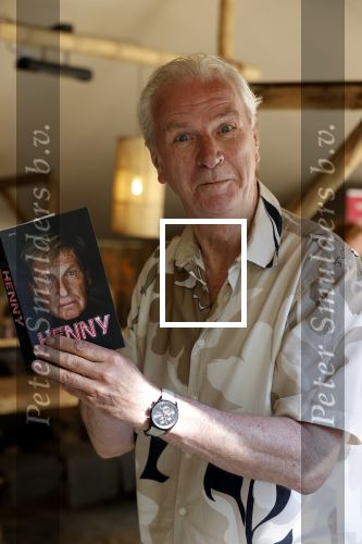 Castricum 7 juni 2021
Boekpresentatie Henny Huisman . Henny krijgt het eerste boek uit handen van Jacques d Ancona. Rein Sluik