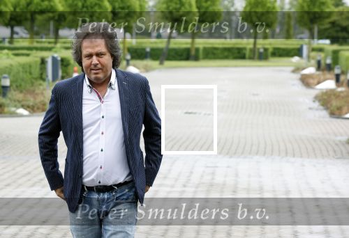 Nijkerk 22 mei 2021
Rene le Blanc overhandigt Johan Vlemmix award voor uitbrengen 175 cd \'s