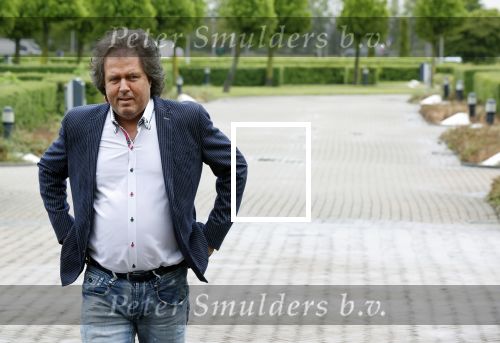 Nijkerk 22 mei 2021
Rene le Blanc overhandigt Johan Vlemmix award voor uitbrengen 175 cd \'s