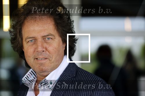 Nijkerk 22 mei 2021
Rene le Blanc overhandigt Johan Vlemmix award voor uitbrengen 175 cd \'s