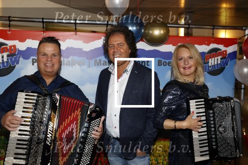 Nijkerk 22 mei 2021
Rene le Blanc overhandigt Johan Vlemmix award voor uitbrengen 175 cd \'s