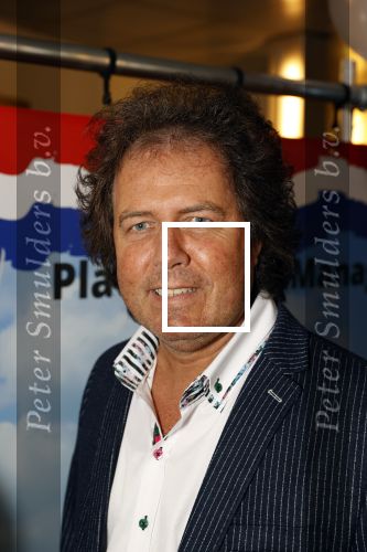 Nijkerk 22 mei 2021
Rene le Blanc overhandigt Johan Vlemmix award voor uitbrengen 175 cd \'s