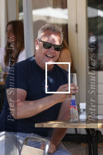 Amsterdam 31 mei 2021
Maarten Spanjer en Rijk de Gooijer jr drinken drankje op terras.