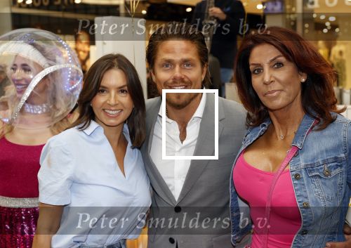 Amstelveen 27 mei 2021
Opening Yoyo tea bar van Rachel Hazes in winkelcentrum Amstelveen.
Andre Hazes zijn vriendinSarah v Soelen en haar ouders zijn ook aanwezig. Rossana Kluivert