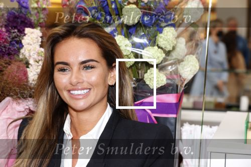 Amstelveen 27 mei 2021
Opening Yoyo tea bar van Rachel Hazes in winkelcentrum Amstelveen.
Andre Hazes zijn vriendinSarah v Soelen en haar ouders zijn ook aanwezig.