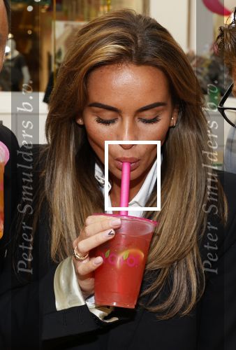 Amstelveen 27 mei 2021
Opening Yoyo tea bar van Rachel Hazes in winkelcentrum Amstelveen.
Andre Hazes zijn vriendinSarah v Soelen en haar ouders zijn ook aanwezig.