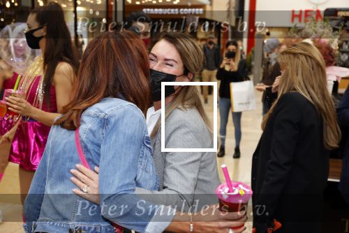 Amstelveen 27 mei 2021
Opening Yoyo tea bar van Rachel Hazes in winkelcentrum Amstelveen.
Andre Hazes zijn vriendinSarah v Soelen en haar ouders zijn ook aanwezig.