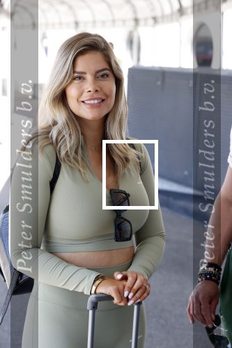 Schiphol 31 mei 2021
Ferry Doedens en Stephanie Tency vertrekken voor een tv programma naar Curacao.