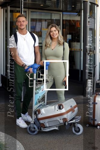Schiphol 31 mei 2021
Ferry Doedens en Stephanie Tency vertrekken voor een tv programma naar Curacao.