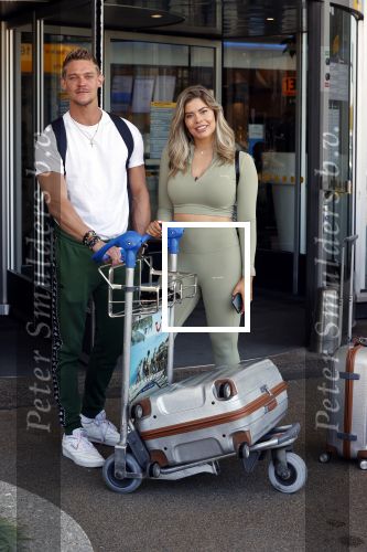 Schiphol 31 mei 2021
Ferry Doedens en Stephanie Tency vertrekken voor een tv programma naar Curacao.
