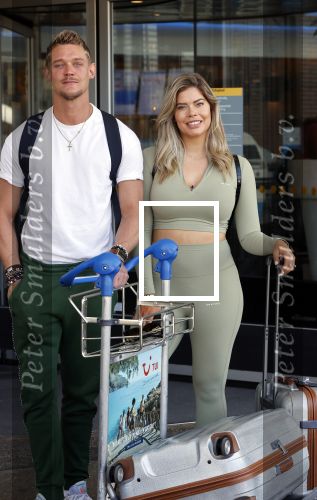 Schiphol 31 mei 2021
Ferry Doedens en Stephanie Tency vertrekken voor een tv programma naar Curacao.