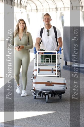 Schiphol 31 mei 2021
Ferry Doedens en Stephanie Tency vertrekken voor een tv programma naar Curacao.