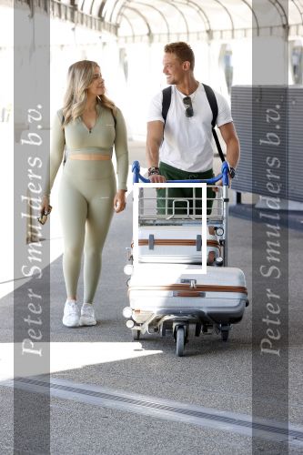 Schiphol 31 mei 2021
Ferry Doedens en Stephanie Tency vertrekken voor een tv programma naar Curacao.