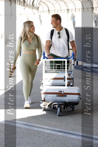 Schiphol 31 mei 2021
Ferry Doedens en Stephanie Tency vertrekken voor een tv programma naar Curacao.