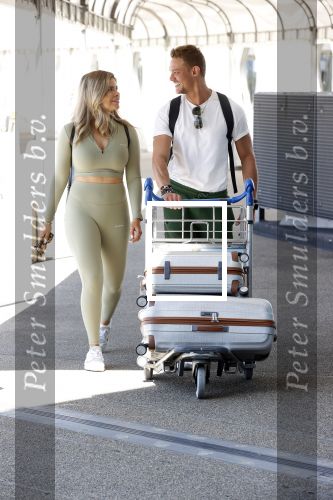 Schiphol 31 mei 2021
Ferry Doedens en Stephanie Tency vertrekken voor een tv programma naar Curacao.