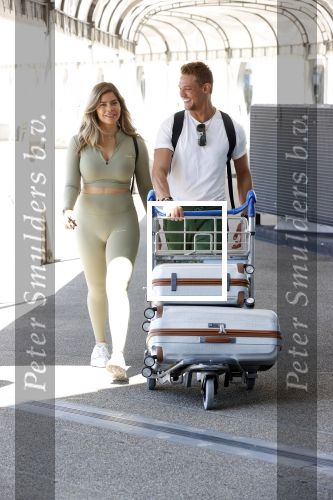 Schiphol 31 mei 2021
Ferry Doedens en Stephanie Tency vertrekken voor een tv programma naar Curacao.