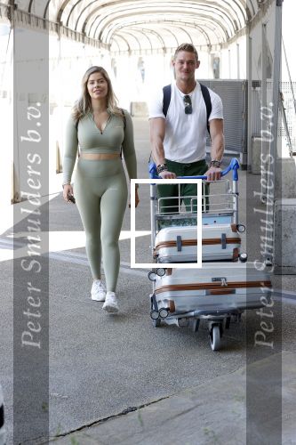 Schiphol 31 mei 2021
Ferry Doedens en Stephanie Tency vertrekken voor een tv programma naar Curacao.