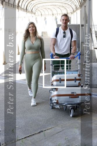 Schiphol 31 mei 2021
Ferry Doedens en Stephanie Tency vertrekken voor een tv programma naar Curacao.