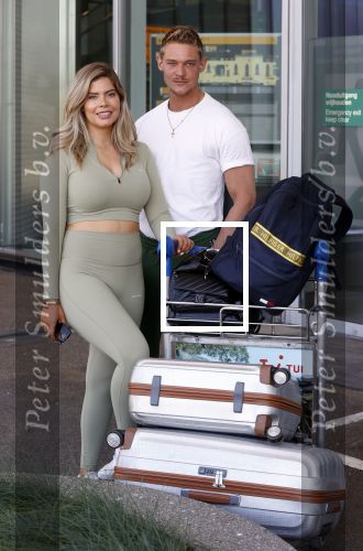 Schiphol 31 mei 2021
Ferry Doedens en Stephanie Tency vertrekken voor een tv programma naar Curacao.
