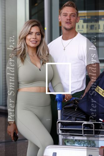 Schiphol 31 mei 2021
Ferry Doedens en Stephanie Tency vertrekken voor een tv programma naar Curacao.