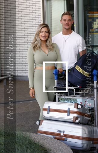 Schiphol 31 mei 2021
Ferry Doedens en Stephanie Tency vertrekken voor een tv programma naar Curacao.