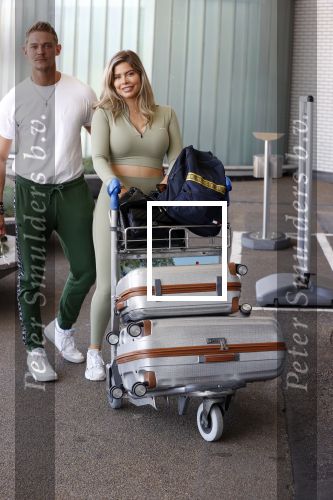 Schiphol 31 mei 2021
Ferry Doedens en Stephanie Tency vertrekken voor een tv programma naar Curacao.