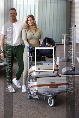 Schiphol 31 mei 2021
Ferry Doedens en Stephanie Tency vertrekken voor een tv programma naar Curacao.