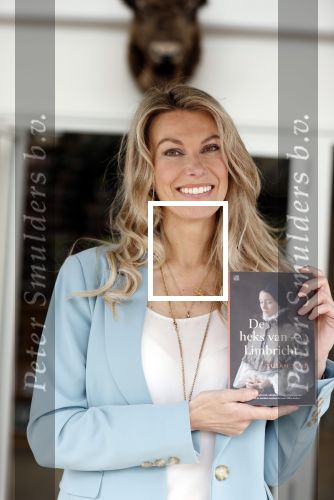 Amsterdam 26 mei 2021
Susan Smit met haar nieuwe roman de heks van Limbricht.