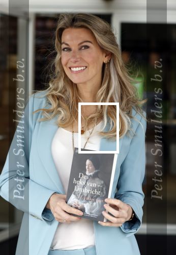 Amsterdam 26 mei 2021
Susan Smit met haar nieuwe roman de heks van Limbricht.