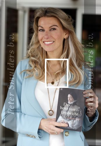 Amsterdam 26 mei 2021
Susan Smit met haar nieuwe roman de heks van Limbricht.