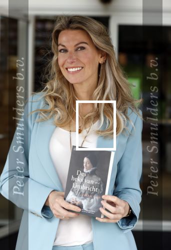Amsterdam 26 mei 2021
Susan Smit met haar nieuwe roman de heks van Limbricht.