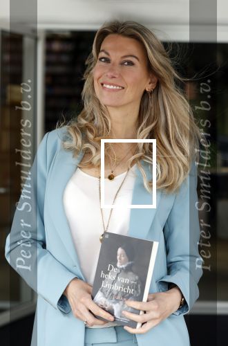 Amsterdam 26 mei 2021
Susan Smit met haar nieuwe roman de heks van Limbricht.