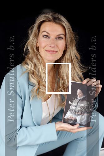 Amsterdam 26 mei 2021
Susan Smit met haar nieuwe roman de heks van Limbricht.