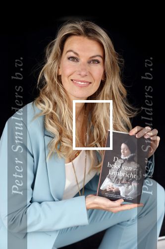 Amsterdam 26 mei 2021
Susan Smit met haar nieuwe roman de heks van Limbricht.