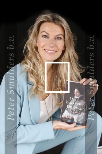 Amsterdam 26 mei 2021
Susan Smit met haar nieuwe roman de heks van Limbricht.