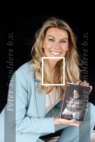 Amsterdam 26 mei 2021
Susan Smit met haar nieuwe roman de heks van Limbricht.