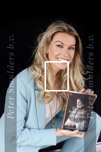 Amsterdam 26 mei 2021
Susan Smit met haar nieuwe roman de heks van Limbricht.