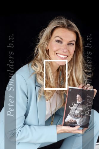 Amsterdam 26 mei 2021
Susan Smit met haar nieuwe roman de heks van Limbricht.