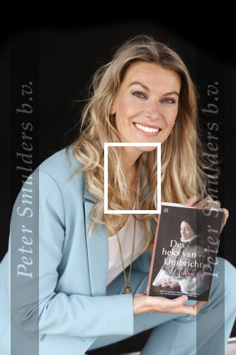 Amsterdam 26 mei 2021
Susan Smit met haar nieuwe roman de heks van Limbricht.