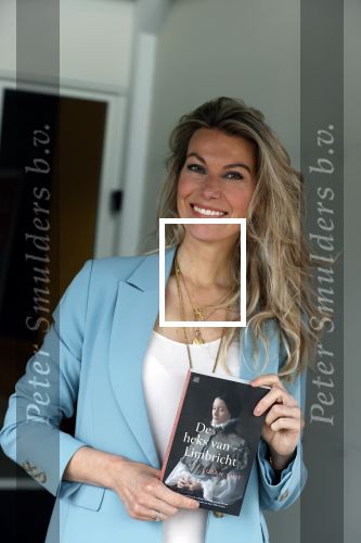Amsterdam 26 mei 2021
Susan Smit met haar nieuwe roman de heks van Limbricht.