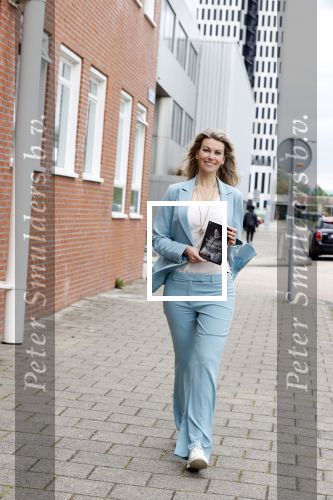Amsterdam 26 mei 2021
Susan Smit met haar nieuwe roman de heks van Limbricht.