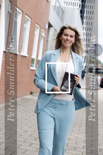 Amsterdam 26 mei 2021
Susan Smit met haar nieuwe roman de heks van Limbricht.