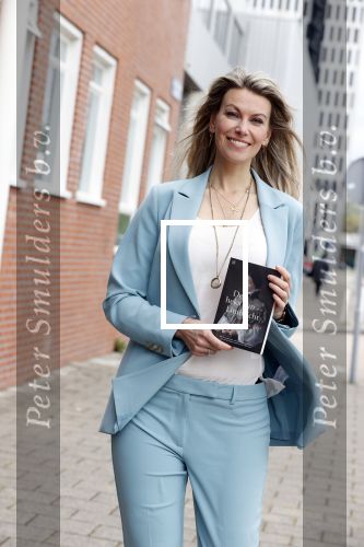 Amsterdam 26 mei 2021
Susan Smit met haar nieuwe roman de heks van Limbricht.