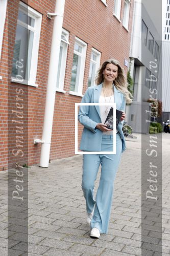 Amsterdam 26 mei 2021
Susan Smit met haar nieuwe roman de heks van Limbricht.