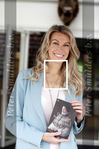 Amsterdam 26 mei 2021
Susan Smit met haar nieuwe roman de heks van Limbricht.