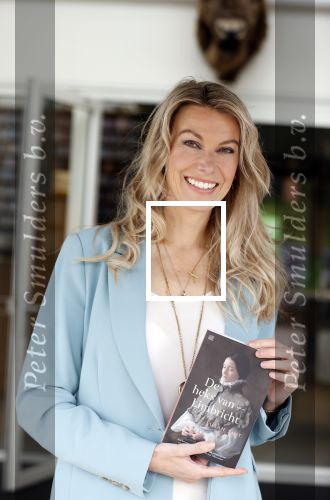 Amsterdam 26 mei 2021
Susan Smit met haar nieuwe roman de heks van Limbricht.